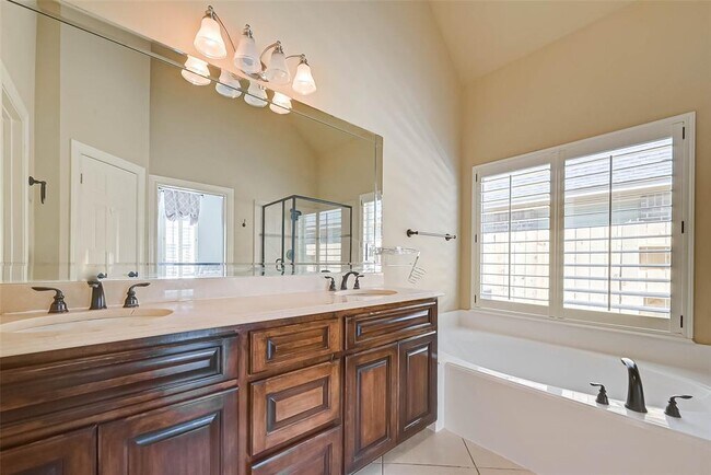 Building Photo - 5422 Linden Rose Ln