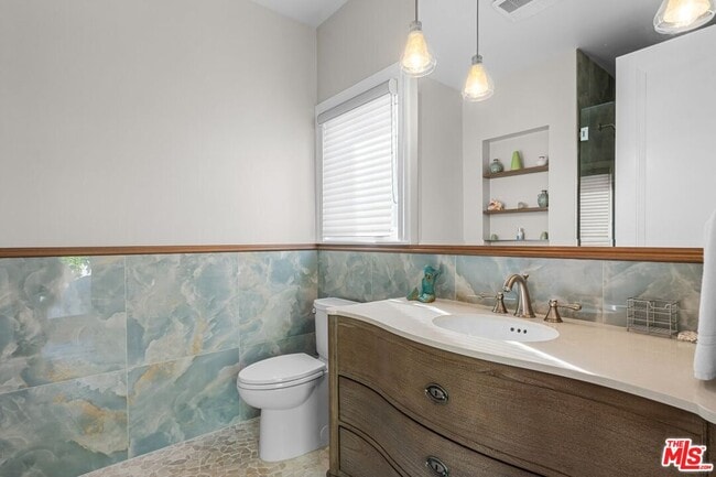 Building Photo - 27002 Malibu Cove Colony Dr