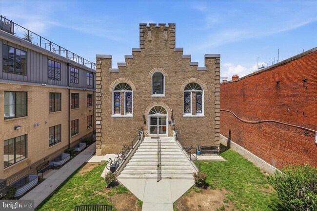 Building Photo - 625 Park Rd NW