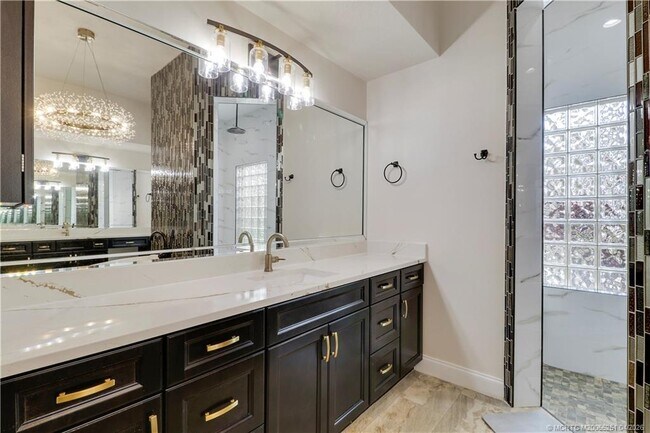 Building Photo - 5628 SW Gray Fox Dr