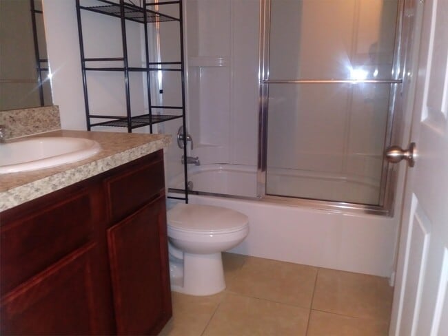 Building Photo - 1438 Chelsea Dr