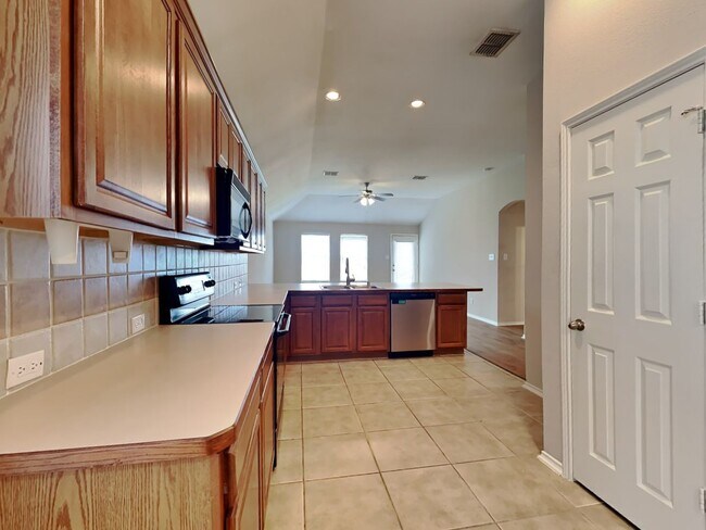 Building Photo - FANTASTIC HOME IN FORNEY!