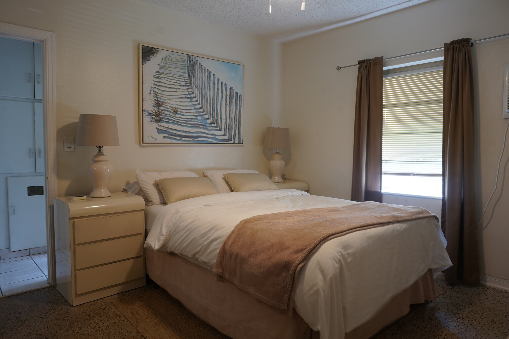 Building Photo - 10911 NE 9th Ct