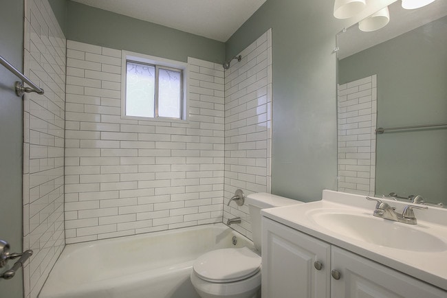 Building Photo - 510 NE Corder St