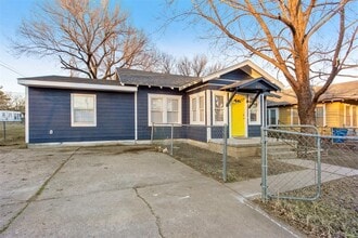 Building Photo - 520 E 17th Ave