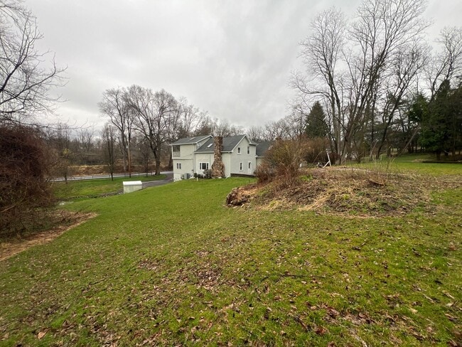 Building Photo - Gorgeous 3 bed, 2 bath home | Lawn Care Included