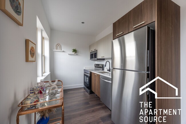 Building Photo - 1555 W Hollywood Ave