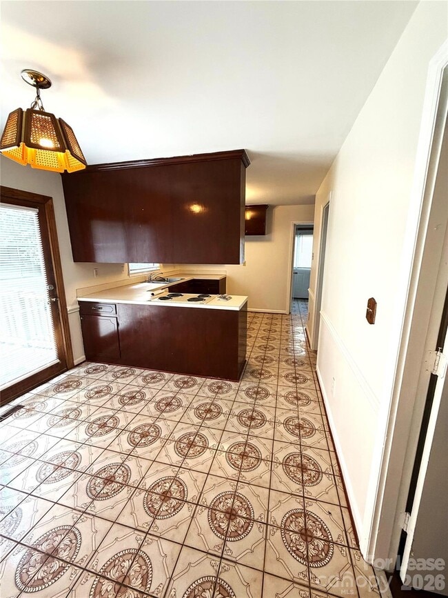 Building Photo - 5016 Vescova Ct