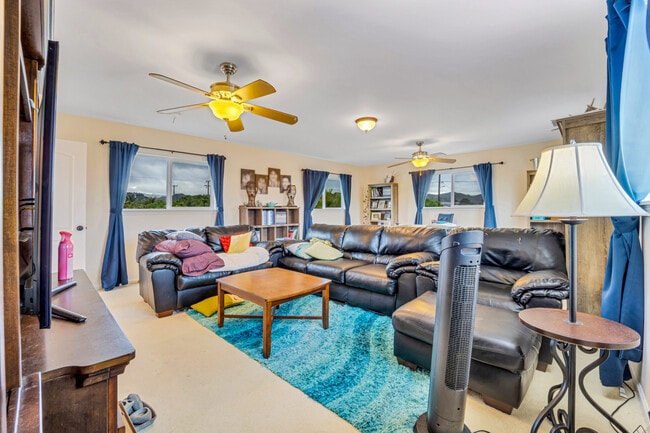 Building Photo - 142 Maluniu Ave