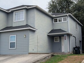 Building Photo - 885/887 Sagewood trl