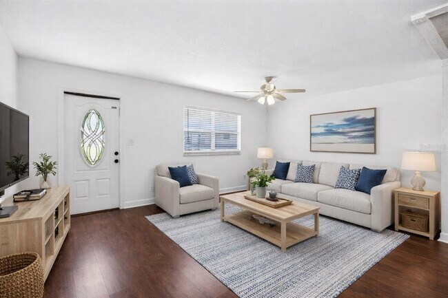 Building Photo - 1801 Bedford Ln