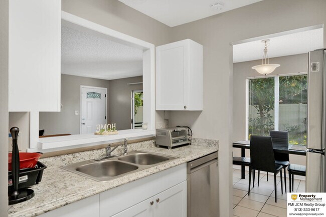 Building Photo - Cozy Kissimmee Townhouse