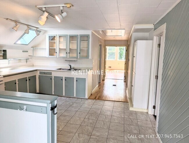 Building Photo - 54 Penobscot St