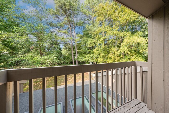 Building Photo - Available mid-July! 3 Bedroom/3 Bath Townhome in Falconbridge!