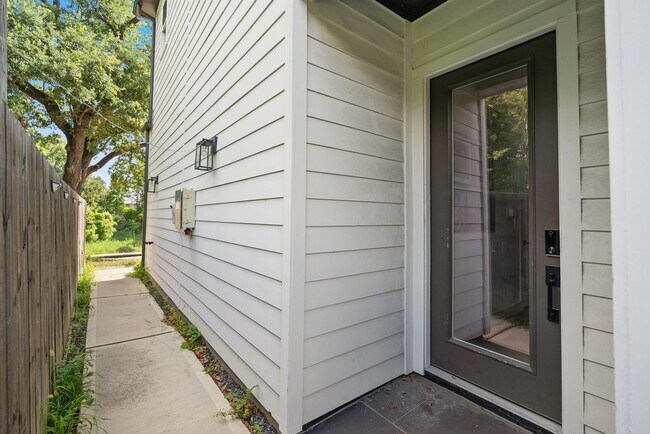 Building Photo - 4032 Porter St