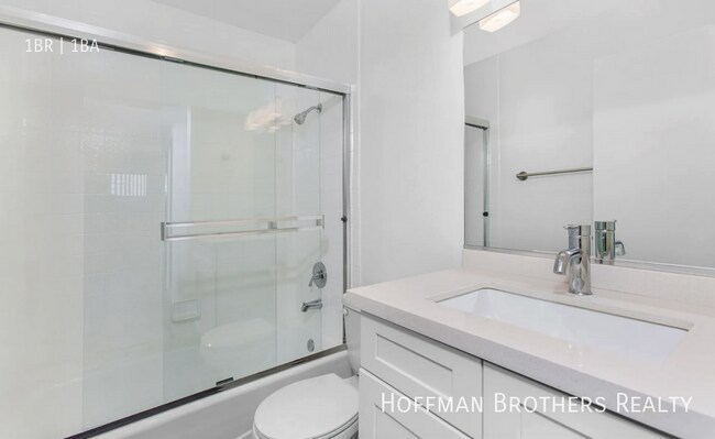 Building Photo - 1325 N Gardner St