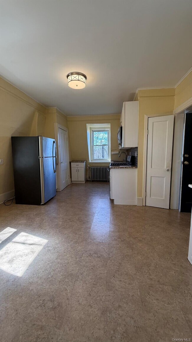 Building Photo - 64 Anstice St