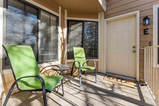 Building Photo - Updated 1 BDR with loft in Gunbarrel