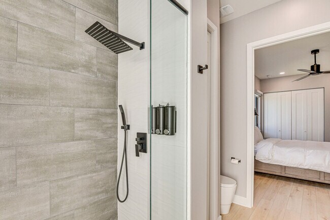 Building Photo - 118 Via Madrid Dr