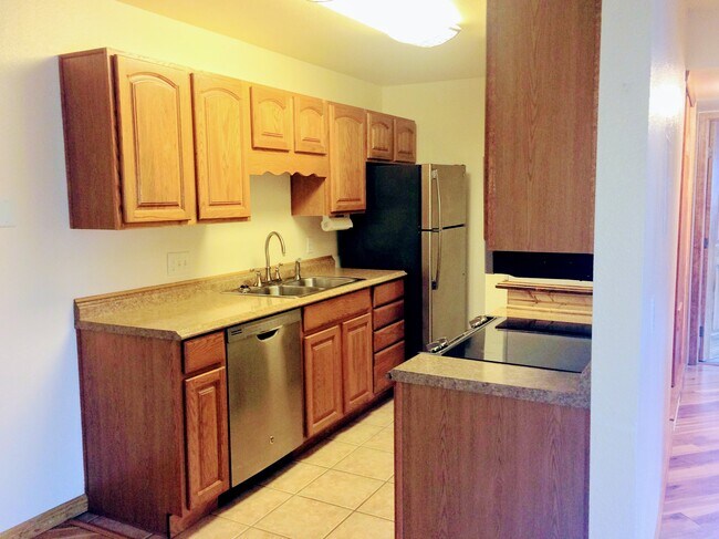 Kitchen - 16359 W 10th Ave
