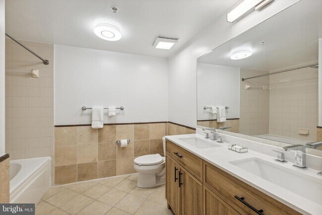 Building Photo - 1117 10th St NW