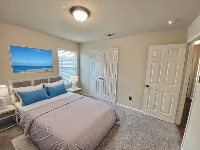 Building Photo - Open Floorplan and Amazing Resort Style Community!