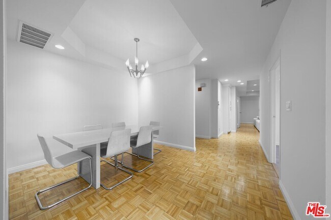 Building Photo - 1601 N Fuller Ave