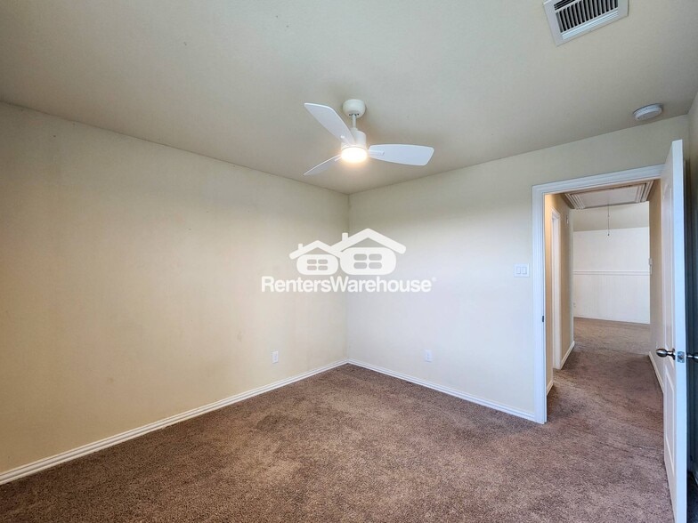 Building Photo - 2119 Del Mar Dr