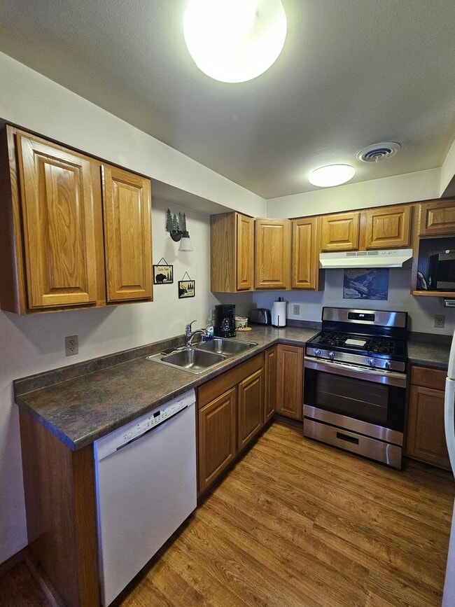 Building Photo - 2 Bed / 2 Bath Fully Furnished Cabin House...