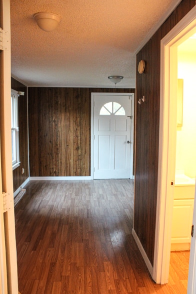 Building Photo - 225 Bland St