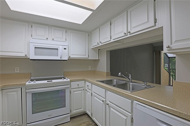 Building Photo - 8805 Lateen Ln