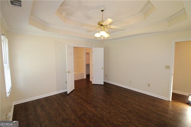 Building Photo - 2320 Ridgedale Dr SW