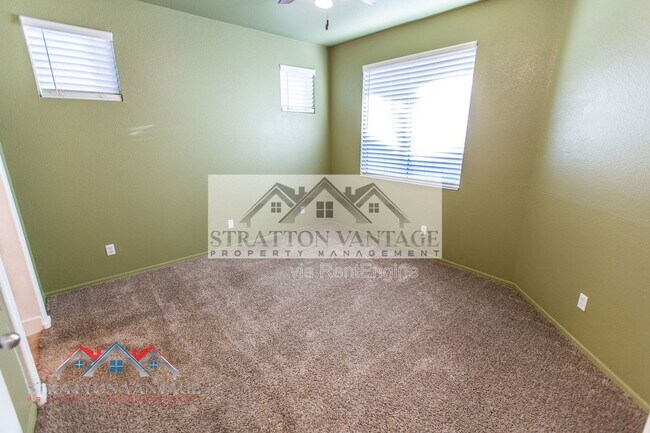 Building Photo - 1131 E Ferrara St