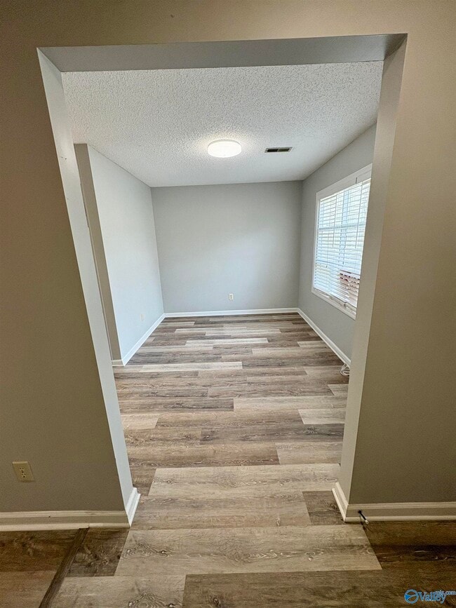 Building Photo - 317 Chateau Dr SW