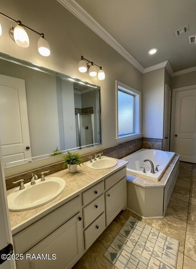 Building Photo - 218 Brightwood Dr