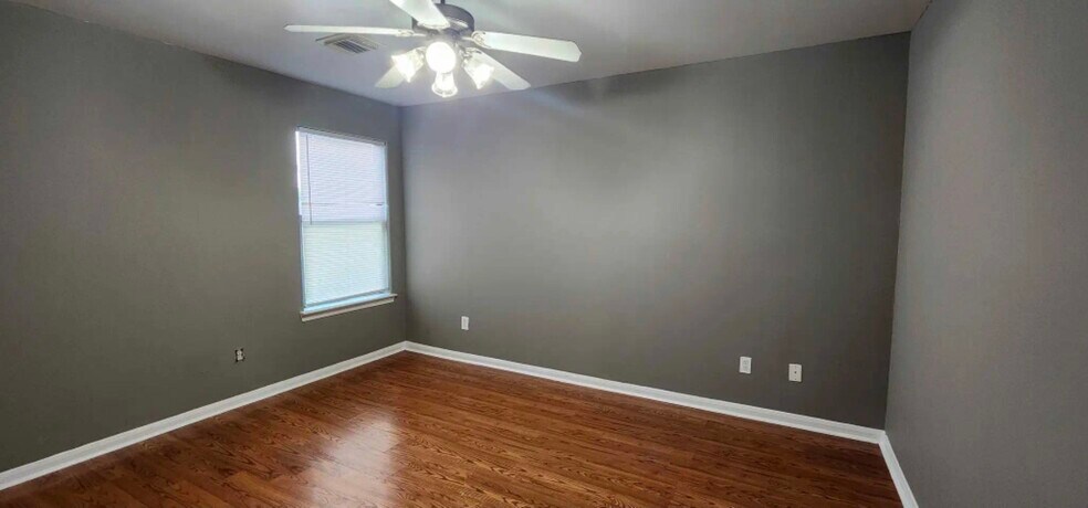 Building Photo - 3004 La Estancia Ln