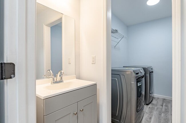 Building Photo - 128 Alumni Dr