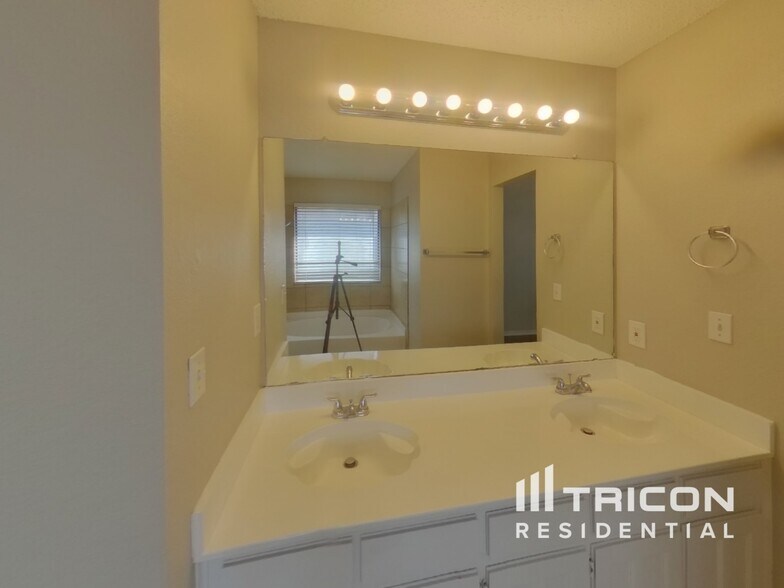 Building Photo - 6401 Freedom Ct