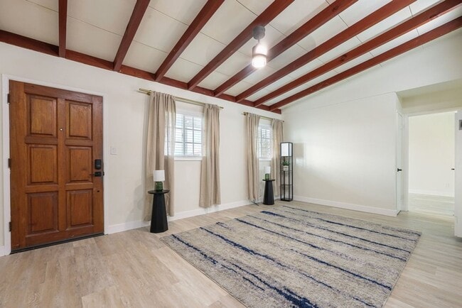 Building Photo - MUST SEE 3 Bed 2 HOUSE WITH GARAGE, YARD, & BONUS ROOM! CALL 6 1 9  8 8 8 5 5 5 4 TODAY!