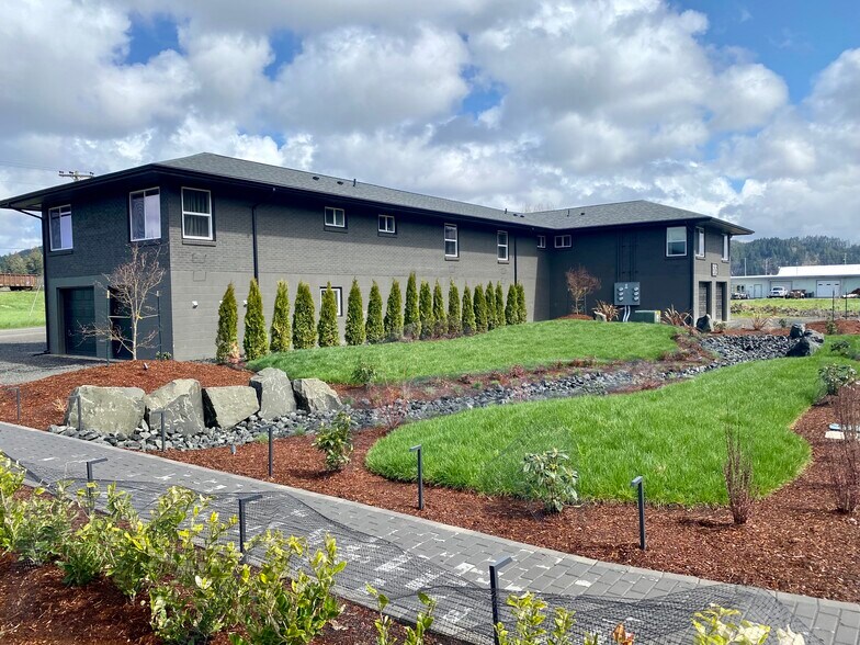 Beautifully renovated historic building in prime Downtown Reedsport location. - 575 Greenwood Ave