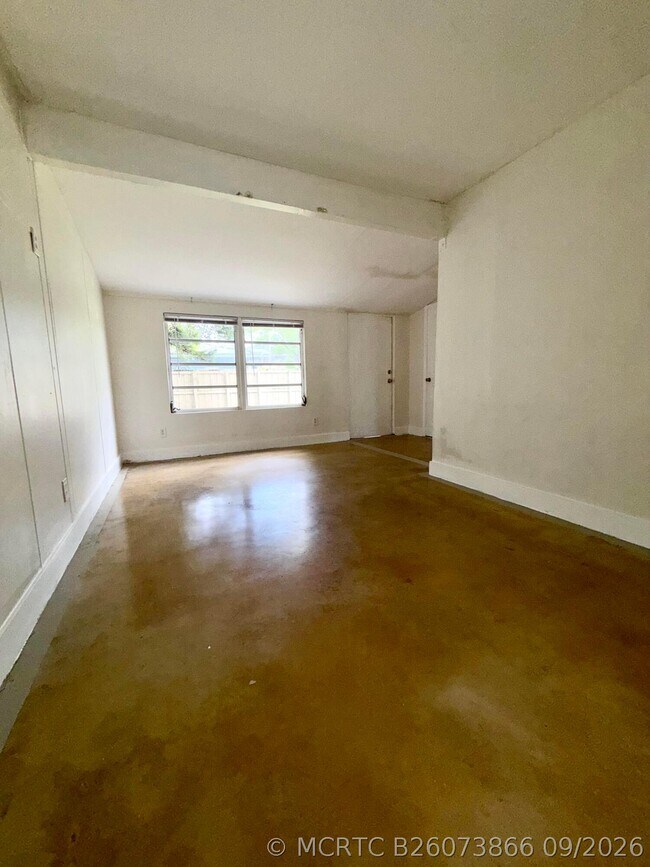Building Photo - 3820 SW 61st Ave