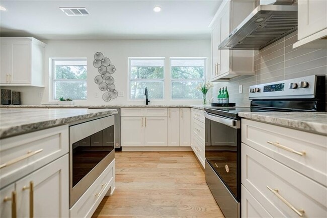 Building Photo - 3154 N Druid Hills Rd