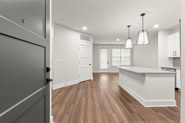 Building Photo - 2648 Sandy Plains Rd