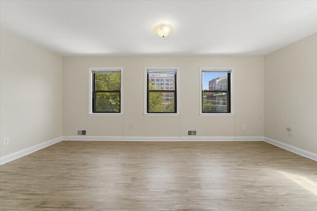 Building Photo - 295 9th St
