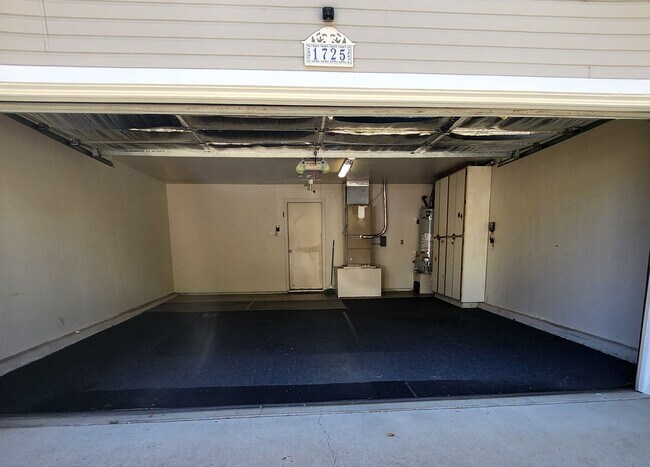 Building Photo - 1725 Branchwood Cir