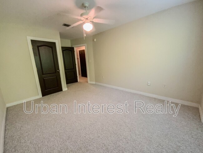 Building Photo - 421 Twin Lakes Ln