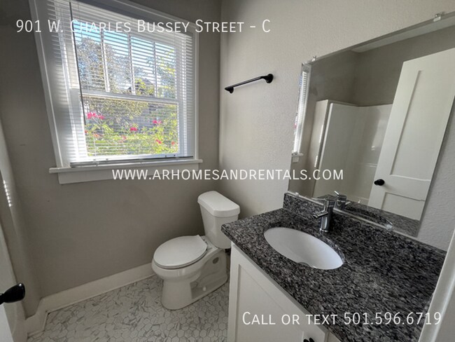 Building Photo - 901 W Charles Bussey Ave