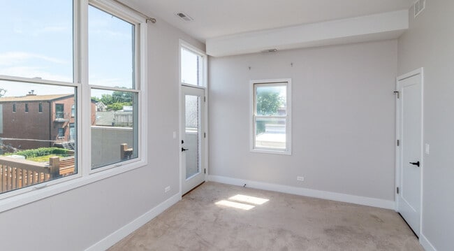 Building Photo - 2639 N Wayne Ave