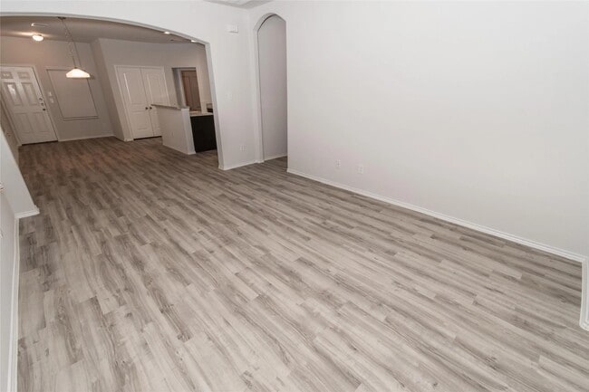 Building Photo - 8711 Lar Ree Oaks Cir