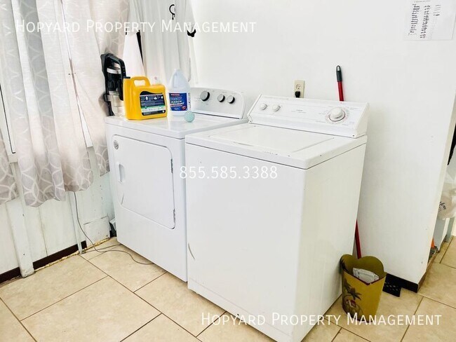 Building Photo - 737 S 11th St